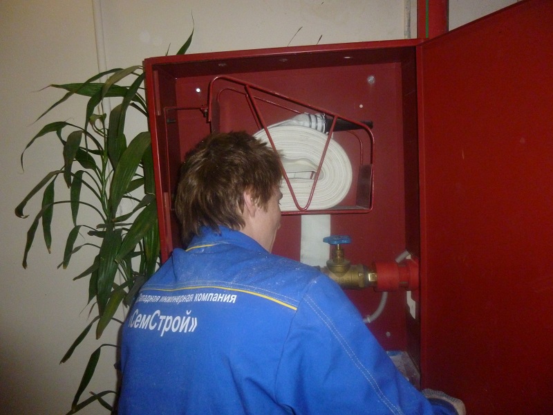 Выполнение работ по замене подающих стояков хозяйственно-питьевого противопожарного водопровода.